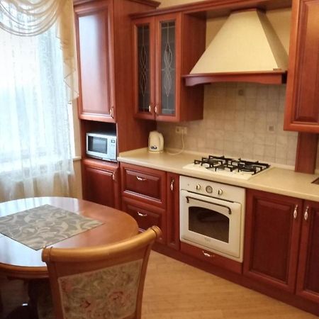 1-Комнатная Квартира Вип Уровня Посуточно В Ужгороде. Ул.И.Франка. Ngoại thất bức ảnh